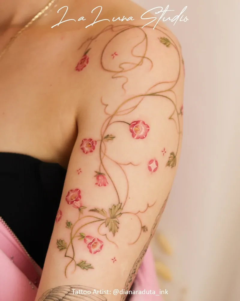 Tatuaj fine line cu viță și flori